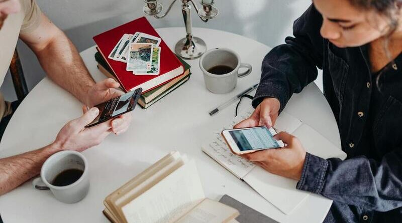 Pourquoi passer du SMS simple à la plateforme omnicanale ?